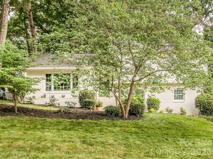 Property Photo:  6817 Ronda Avenue  NC 28211 