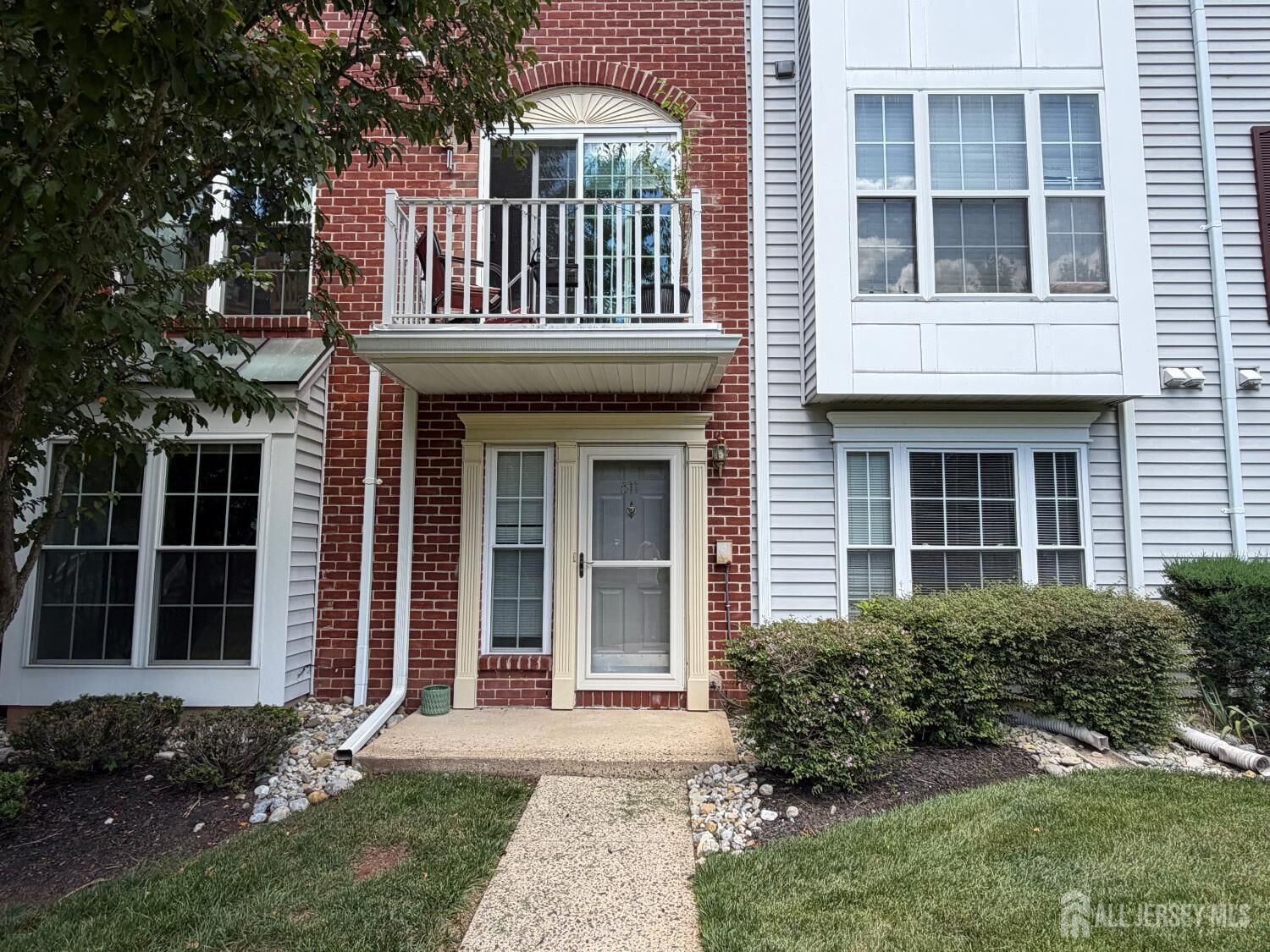Property Photo:  511 Dunn Circle  NJ 08807 