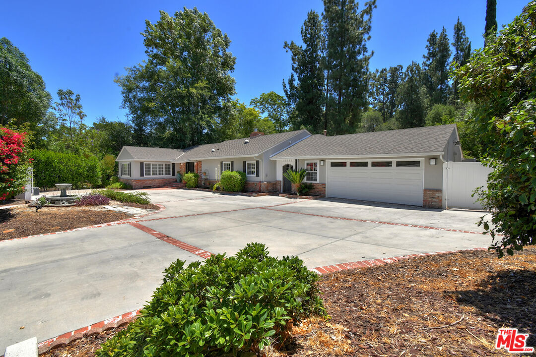Property Photo:  20044 Wells Dr  CA 91364 