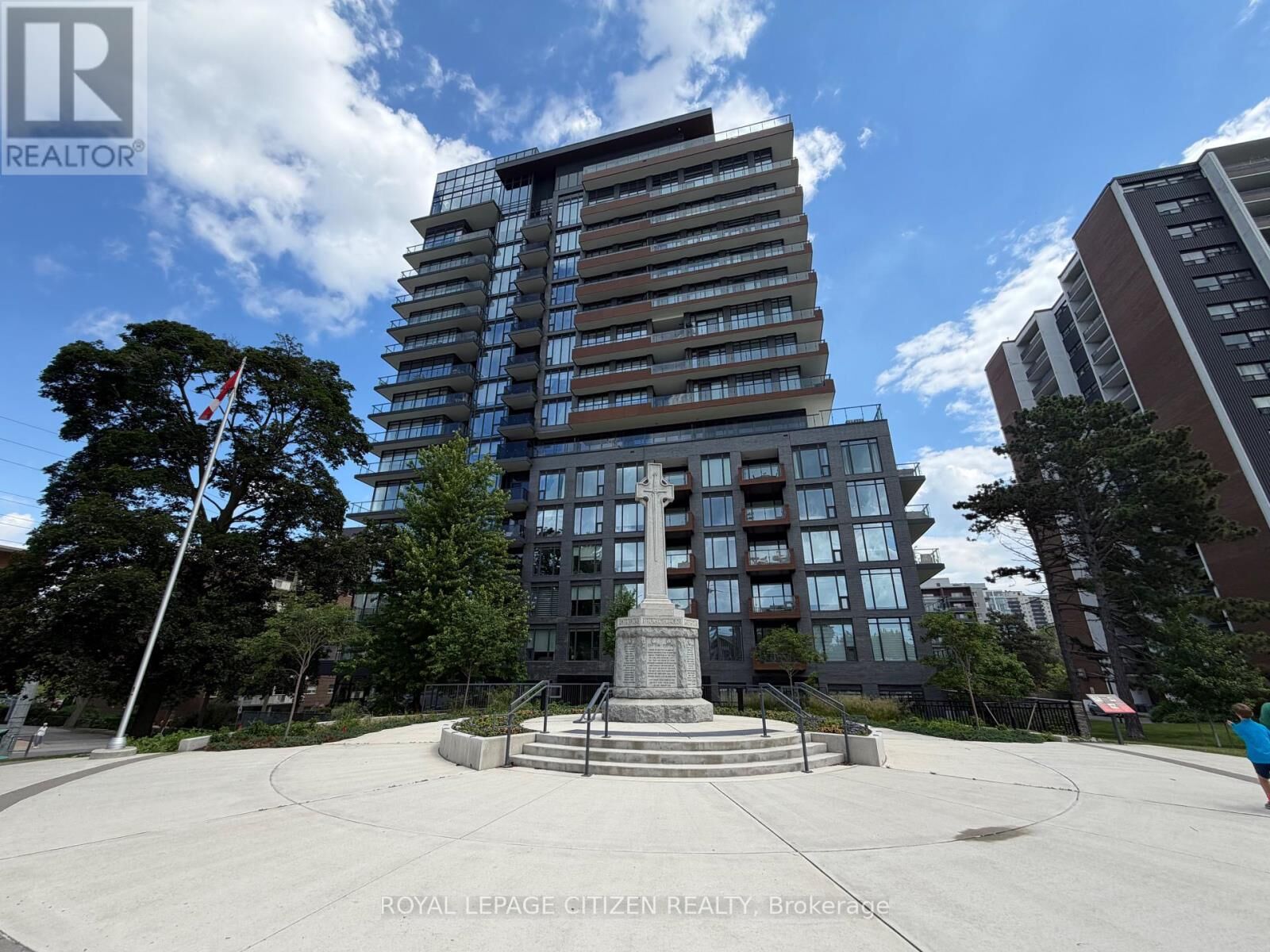 Property Photo:  21 Park Street 606  ON L5G 1L7 