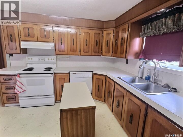 Property Photo:  609 Henry Street  SK S4A 2B7 