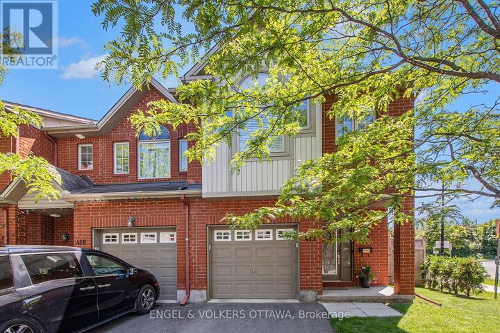 Property Photo:  418 Meilleur Private  ON K1L 0A3 