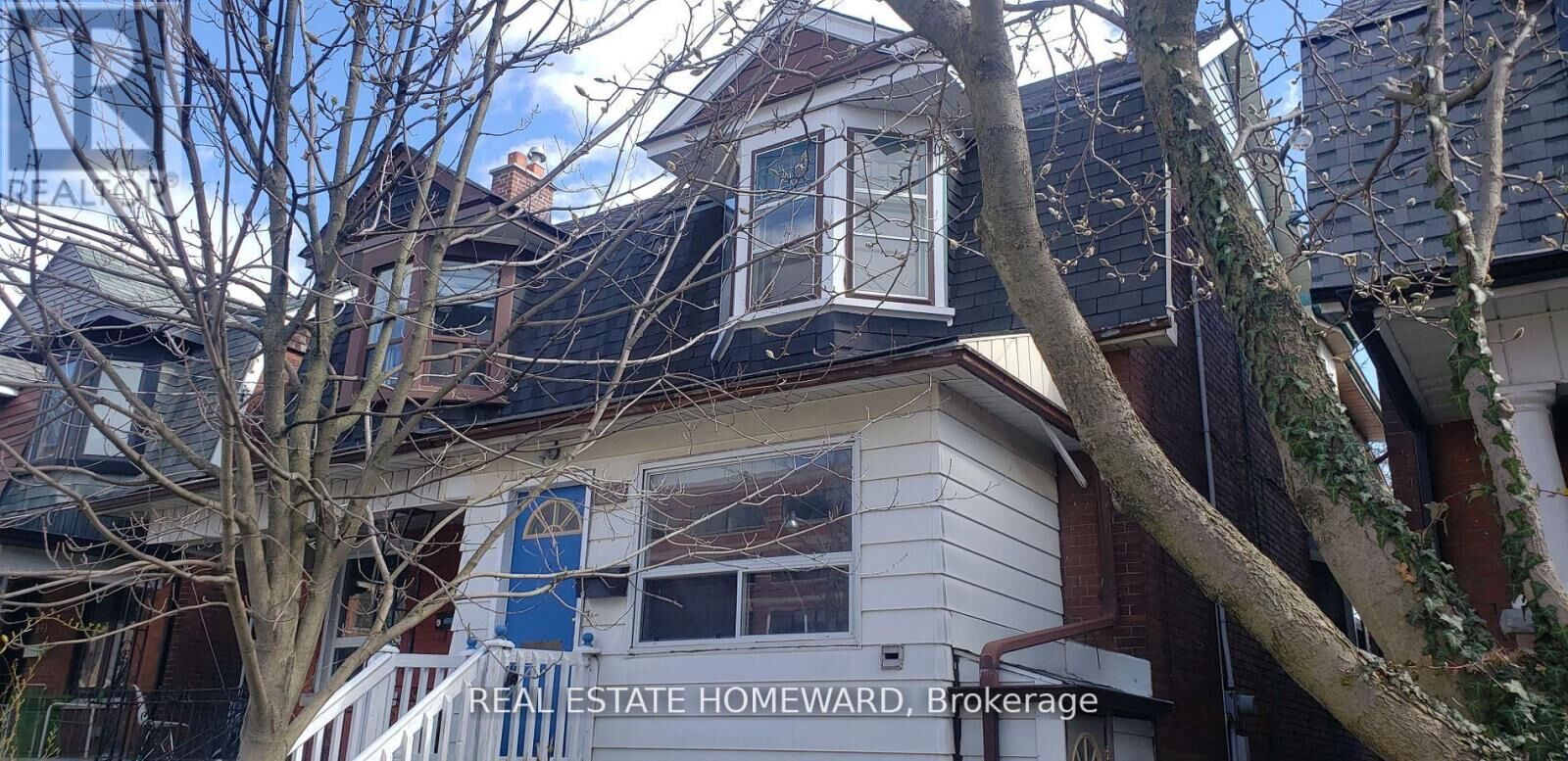 Property Photo: 697 Dupont Street 2nd Flr ON M6G 1Z5