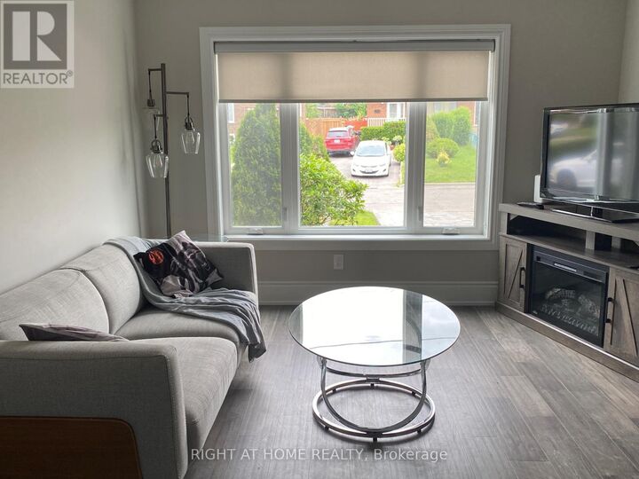 Property Photo:  9 Snowood Court  ON M3N 1E7 