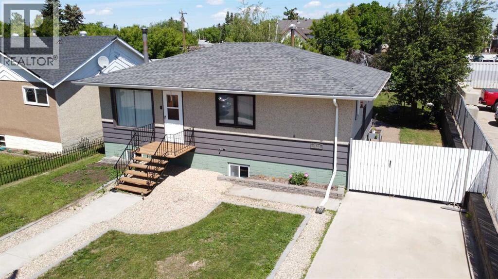 Property Photo:  922 5 Avenue  AB T9W 1C7 