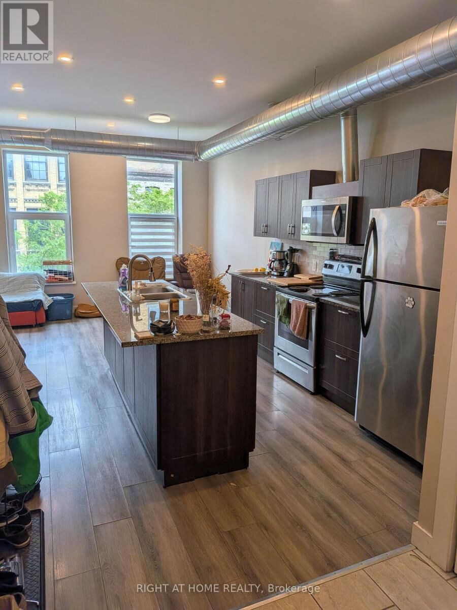 Property Photo:  53.5 King Street West 4  ON K6V 3P8 