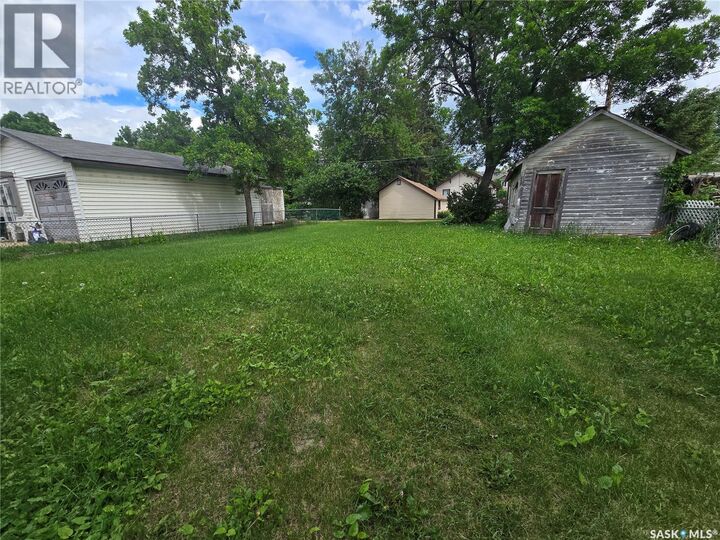 Property Photo:  432 Government Road  SK S4H 0P6 