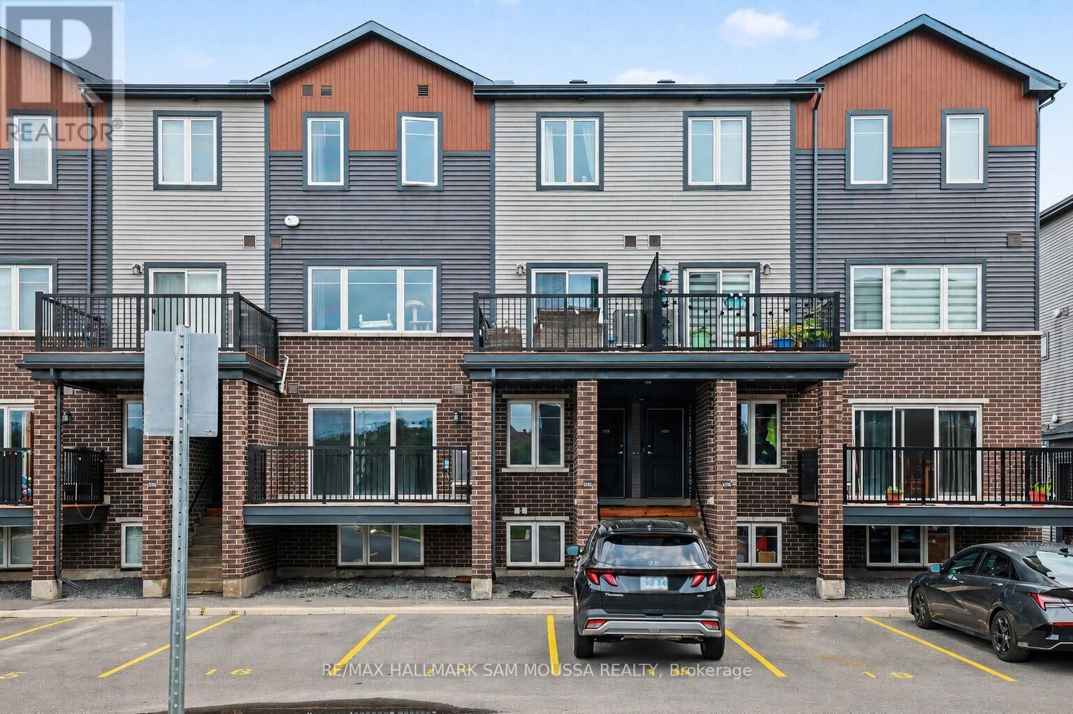 Property Photo:  215 Eldorado Private A  ON K2K 0N9 