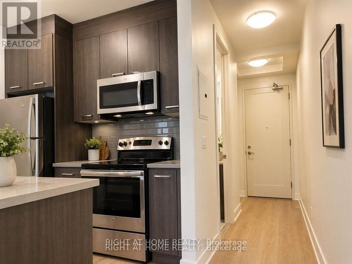 Property Photo:  150 Main Street West Ph10  ON L8P 1H8 