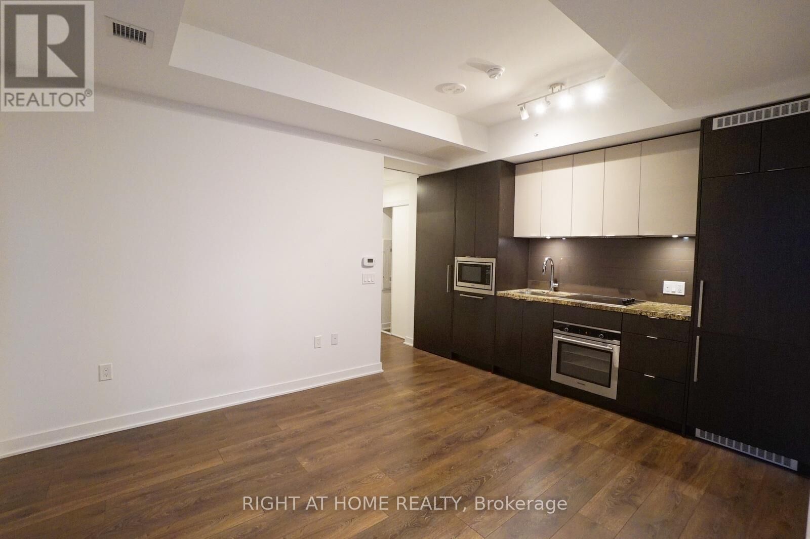 Property Photo:  115 Blue Jays Way 2912  ON M5V 0N4 