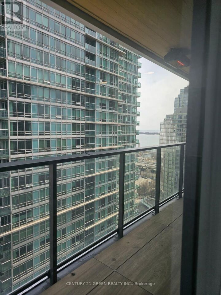 Property Photo:  1 Concord Cityplace Way 2303  ON M5V 0T5 
