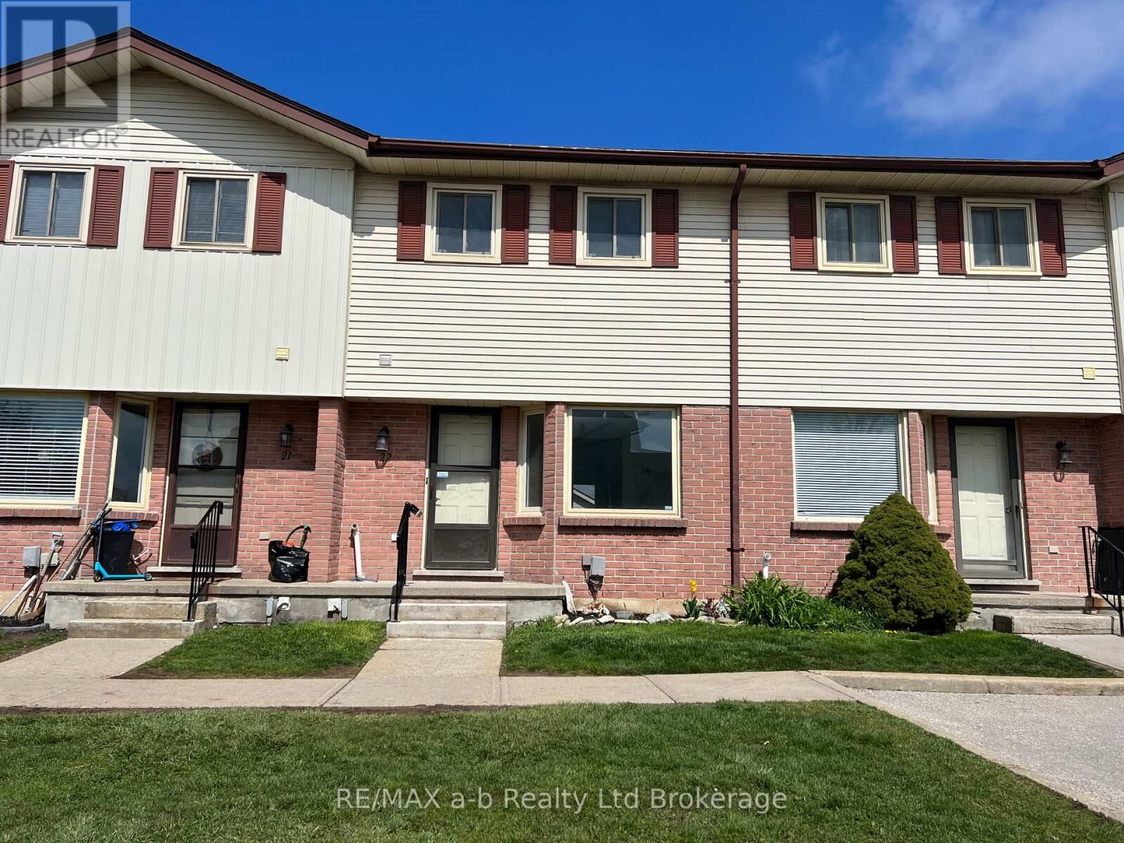 Property Photo: 1115 Nellis Street 22 ON N4T 1P6