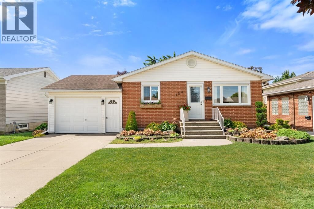 Property Photo:  158 Marlborough Street East  ON N8H 4S3 