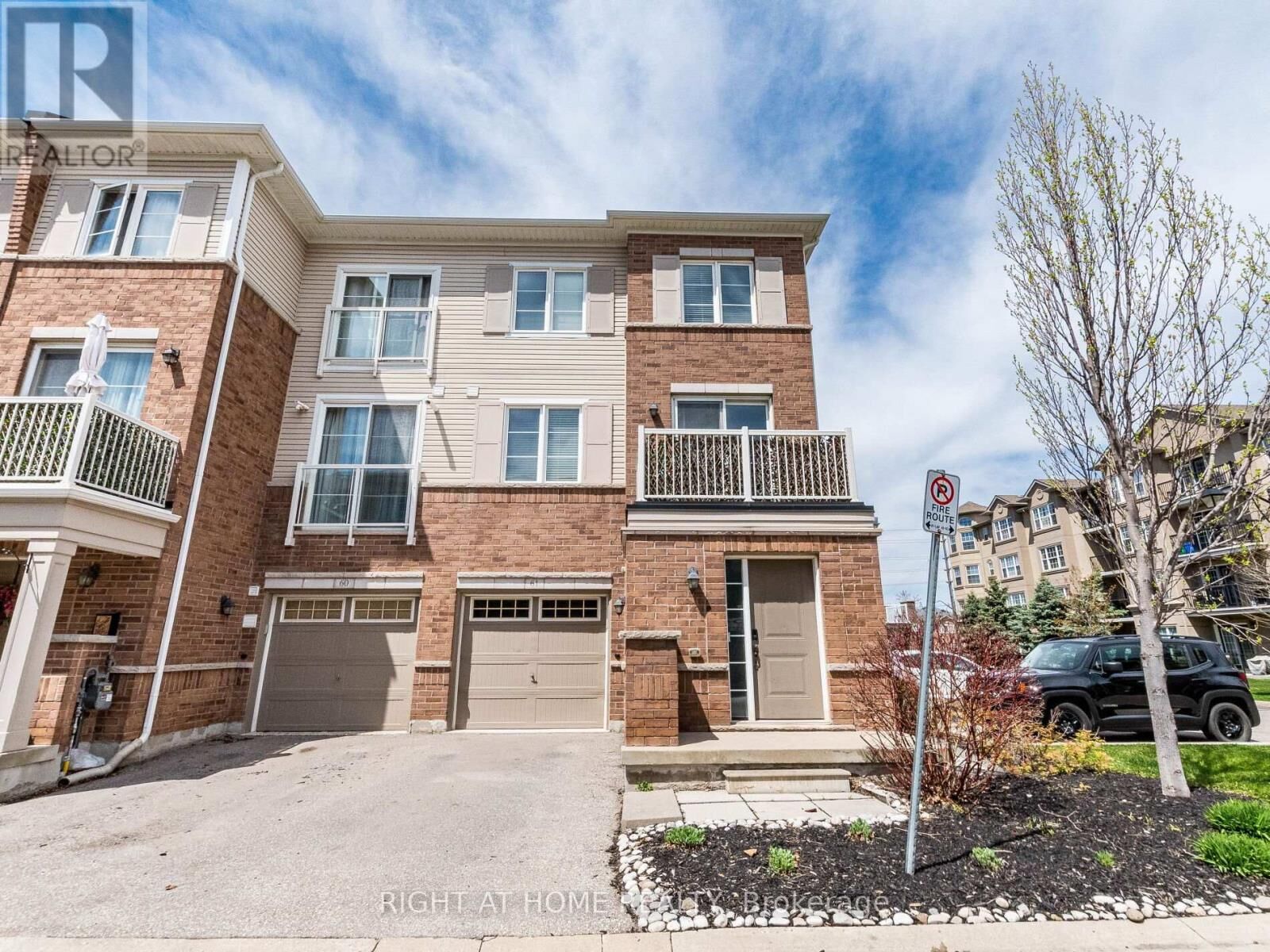 Property Photo: 165 Hampshire Way 61 ON L9T 8M7