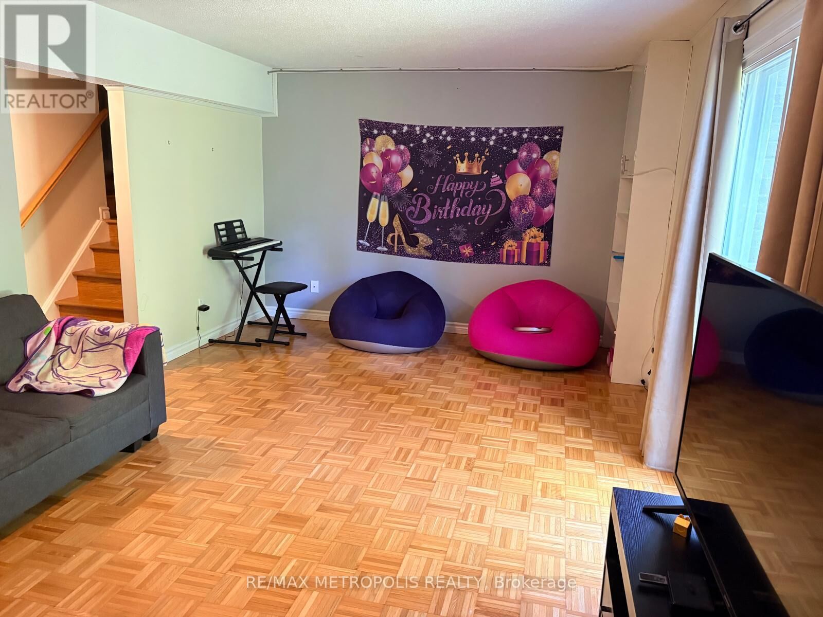 Property Photo:  30 Clarendon Crescent 21  ON N6C 5Y1 