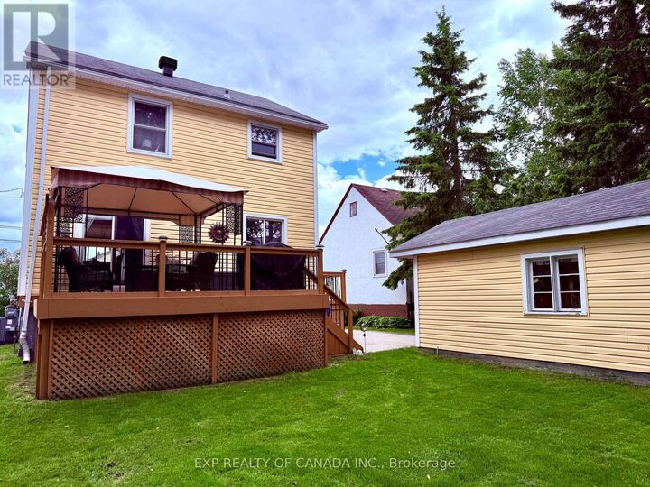 Property Photo:  329 Tamarack Street  ON P4N 6R3 