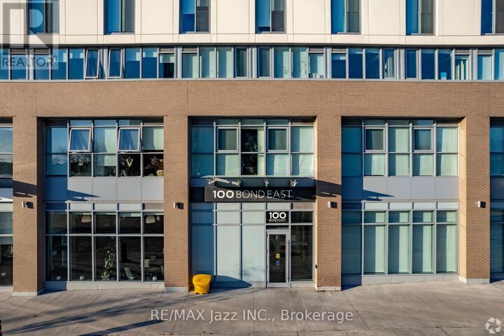 Property Photo: 100 Bond Street East 1207 ON L1G 0E6