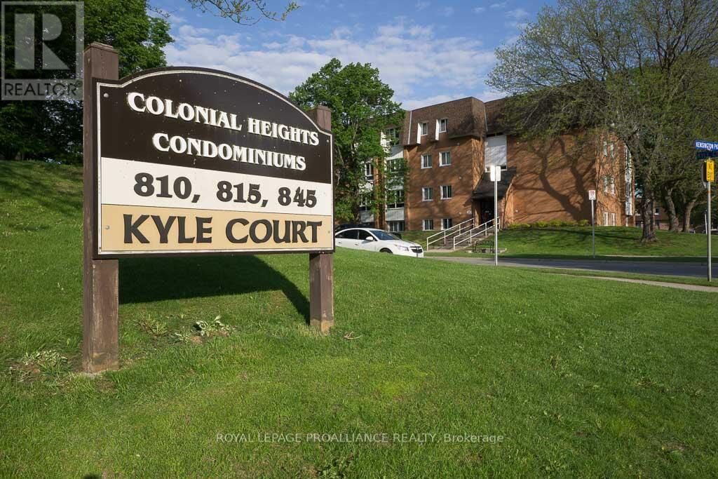 Property Photo:  810 Kyle Court West 104  ON K6V 6H6 