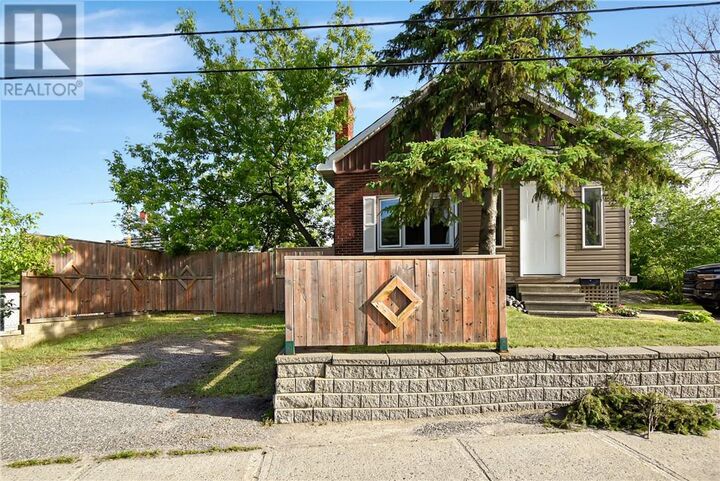 Property Photo:  257 Lloyd Street  ON P3B 1N4 