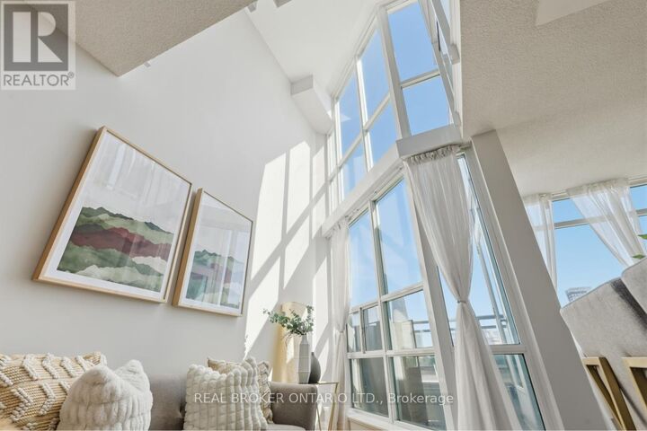 Property Photo:  220 Burnhamthorpe Road West 903  ON L5B 4N4 