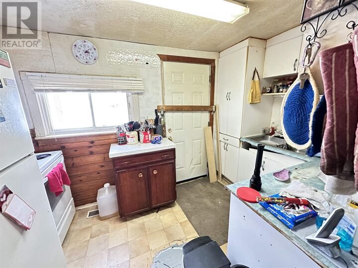 Property Photo: 10 Grace St ON P6A 2S6