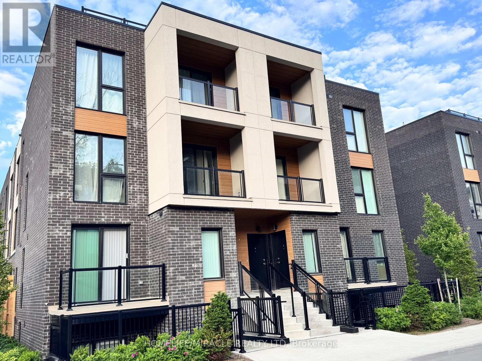 Property Photo: 176 Clonmore Drive 4 ON M1N 1Y1
