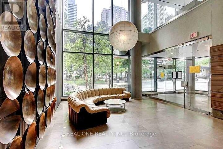 Property Photo:  75 St Nicholas Street 2205  ON M4Y 0A5 