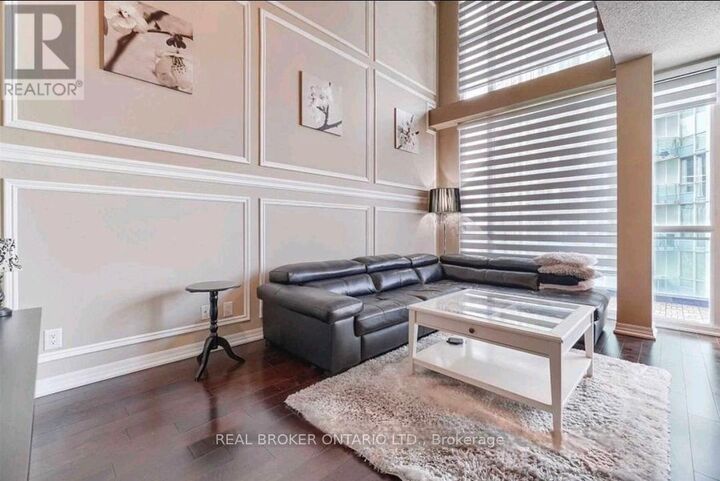Property Photo: 223 Webb Drive 2101 ON L5B 0E8