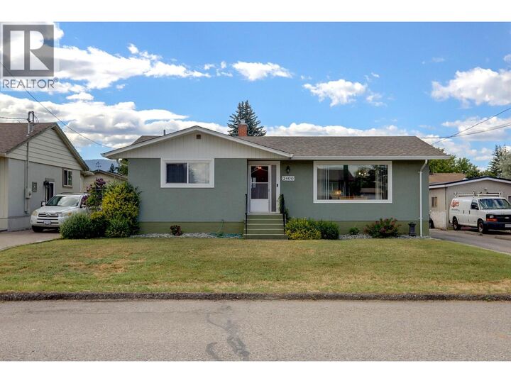 2400 44 Avenue — photo 1