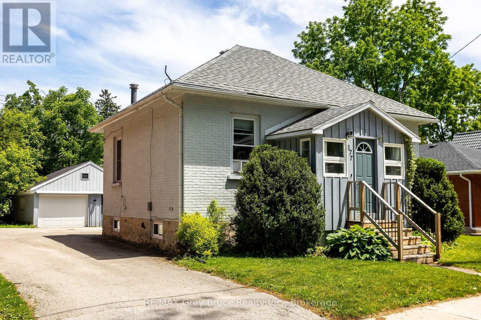 Property Photo:  177 2nd Avenue Southwest  ON N0G 1L0 