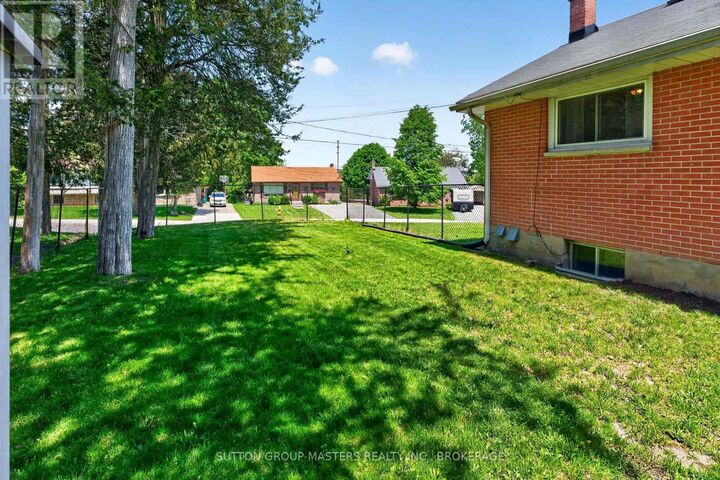 Property Photo:  118 Orchard Drive  ON K8P 2K9 