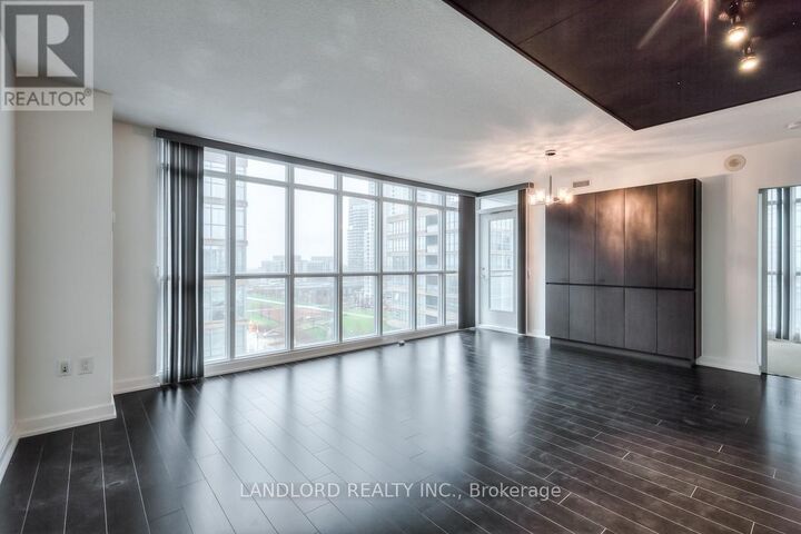 Property Photo:  15 Iceboat Terrace 836  ON M5V 4A5 
