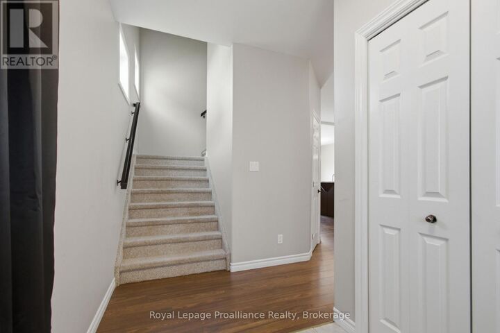 Property Photo:  5 Cottonwood Drive  ON K8N 0J3 