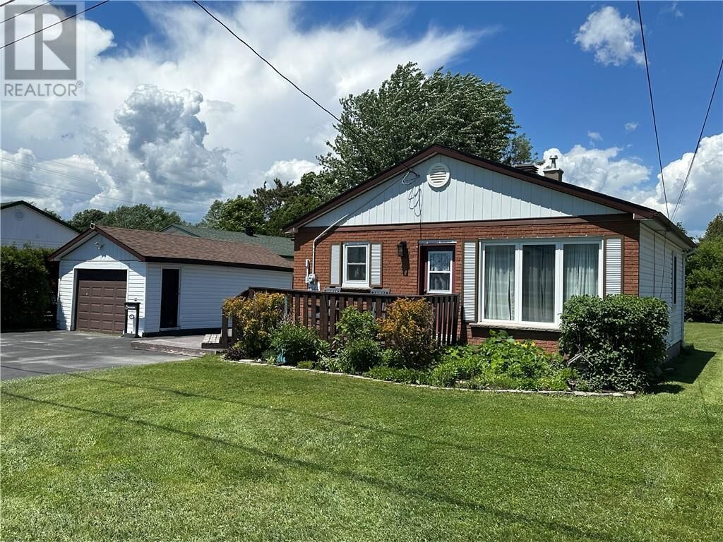 Property Photo:  1564 Cecile Street  ON P3N 1G9 