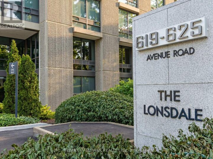 Property Photo: 619 Avenue Road 201 ON M4V 2K6