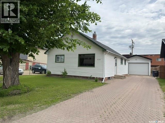 Property Photo:  628 10th Street  SK S0K 2A0 