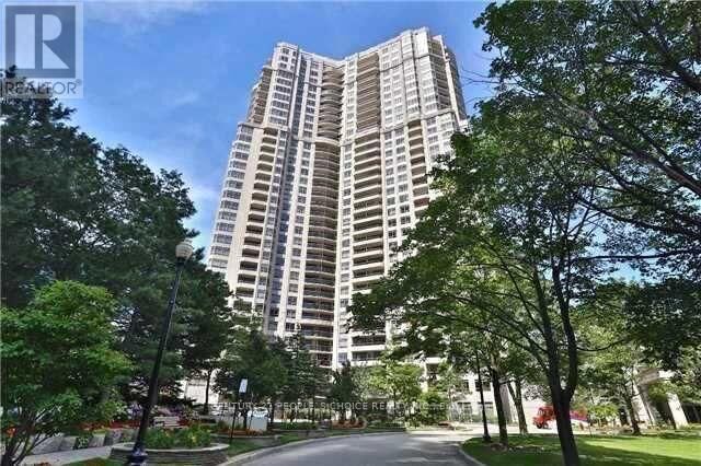 Property Photo: 35 Kingsbridge Garden Circle 1008 ON L5R 3Z5