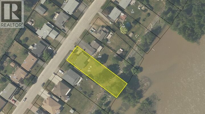 Property Photo:  834 Rolph Street  BC V2J 3M1 