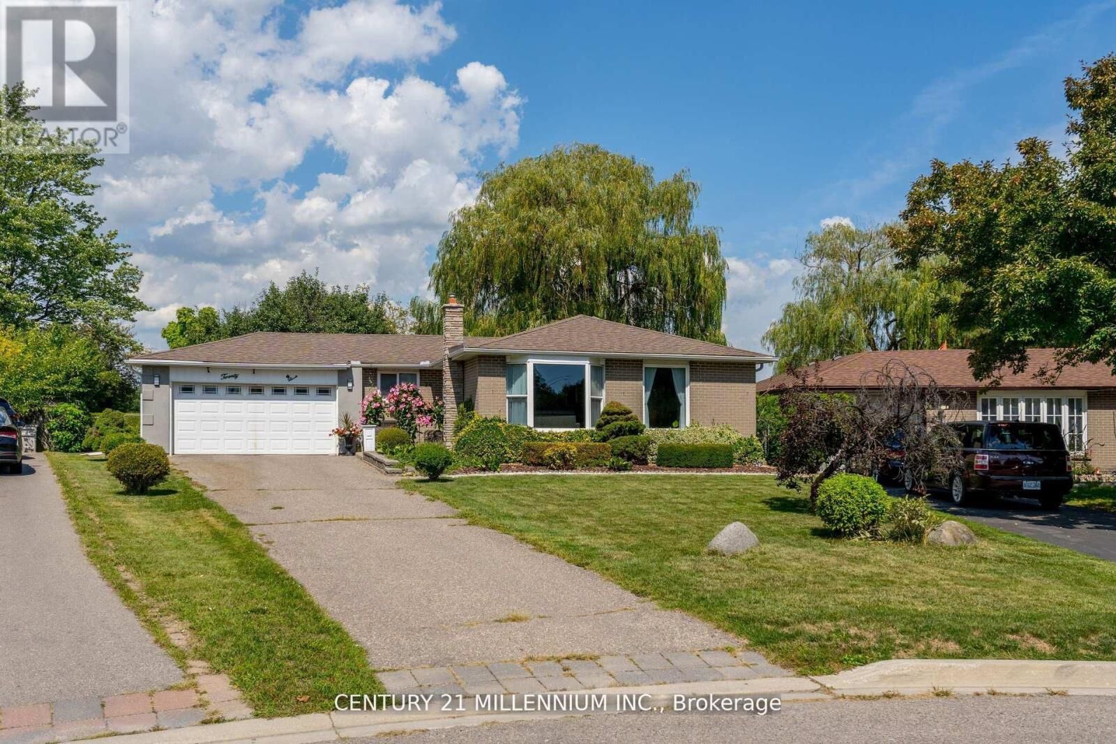 Property Photo: 20 Dunblaine Crescent ON L6T 3H2