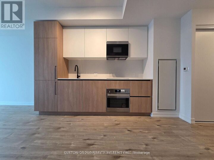 Property Photo:  35 Parliament Street 2707  ON M5A 0Z5 