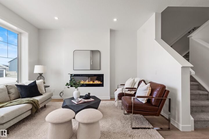 Property Photo:  5749 Hawthorn Common SW  AB T6X 3K8 
