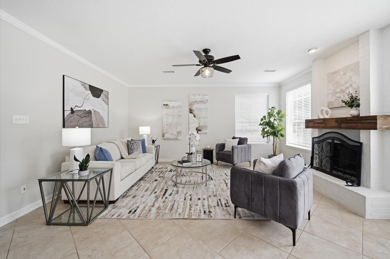 Property Photo: 74 W Summer Storm Circle TX 77381
