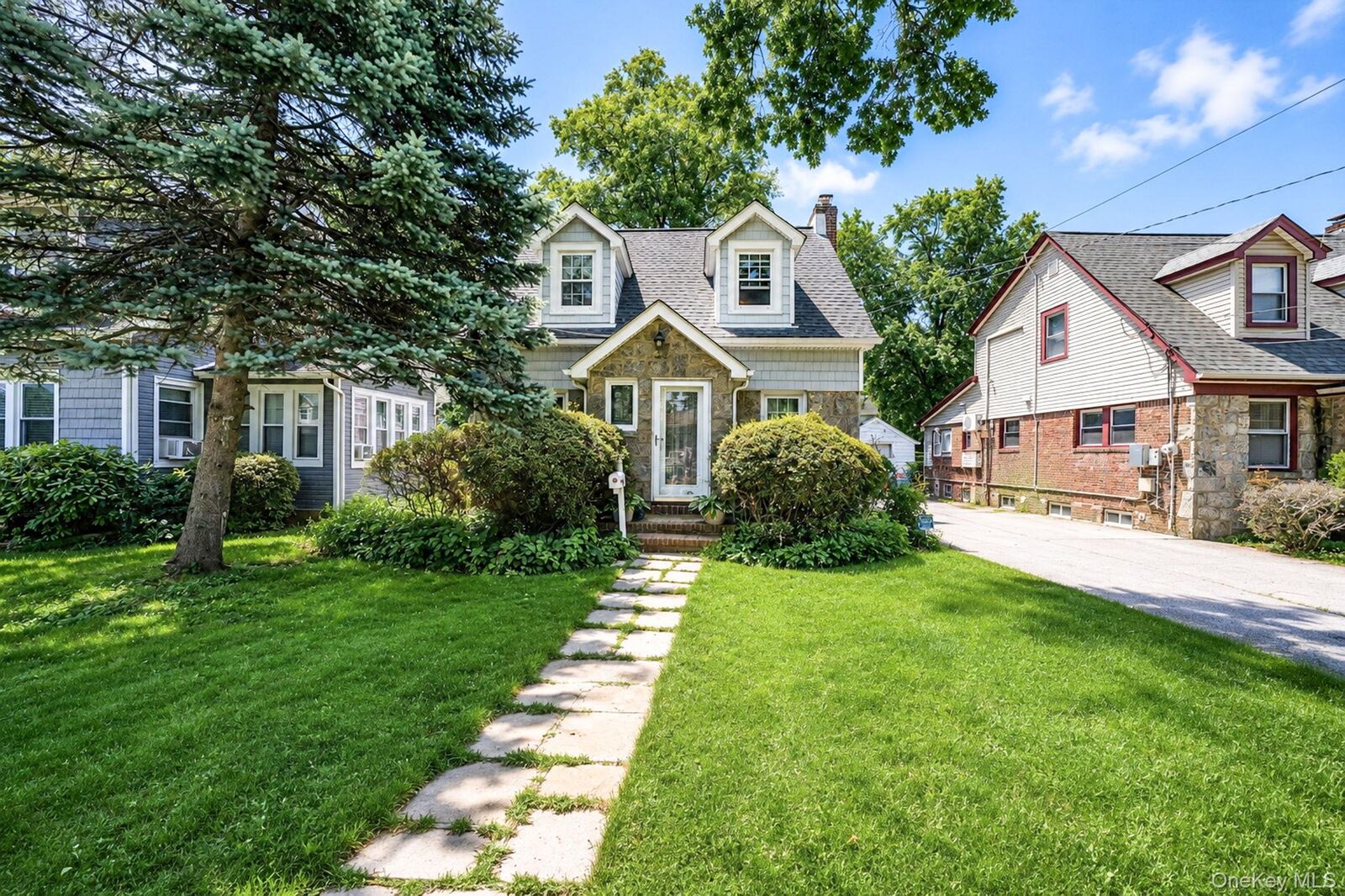 Property Photo:  850 Linden Avenue  NY 11510 