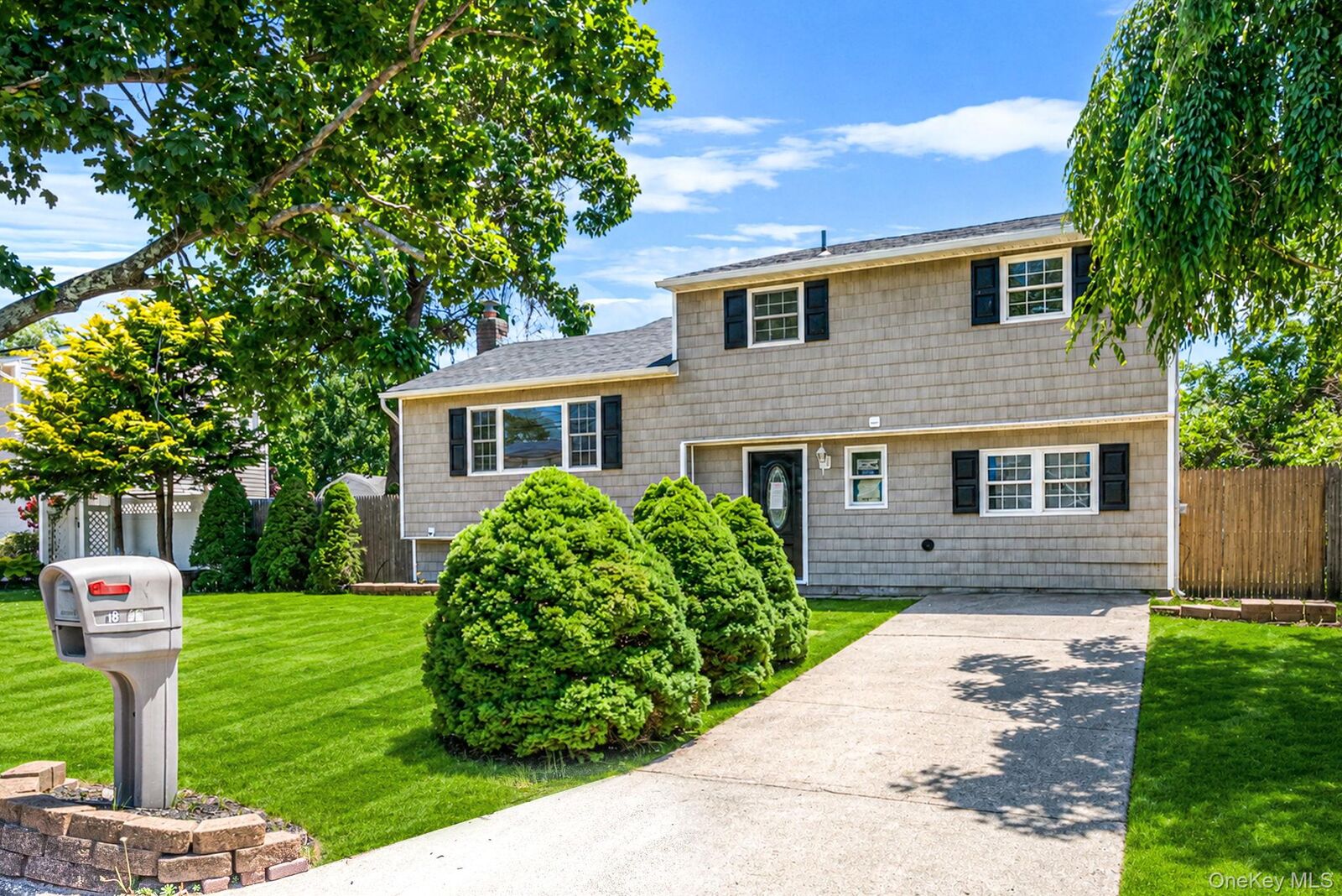 Property Photo:  18 Lark Drive  NY 11720 