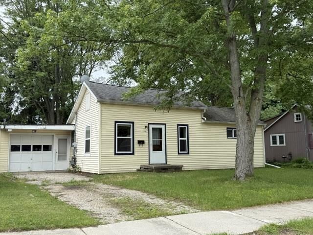 Property Photo: 1106 Crosslanes MI 48858-1857