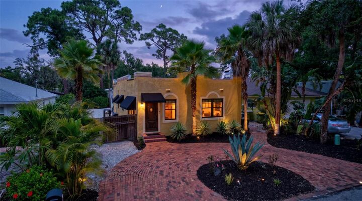 Property Photo:  2437 Floyd Street  FL 34239 