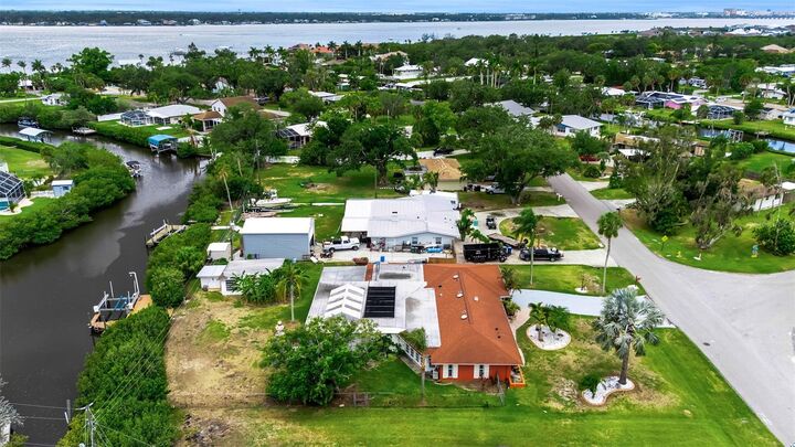 Property Photo: 332 Shore Drive FL 34222