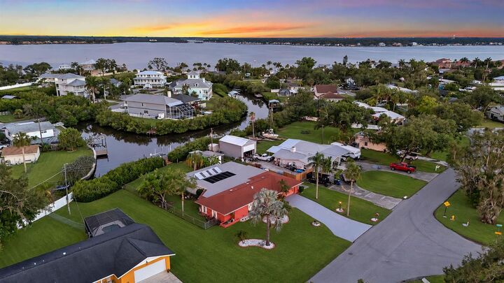 Property Photo: 332 Shore Drive FL 34222