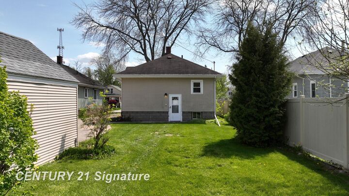 Property Photo:  1548 Maine Street  MI 48602 