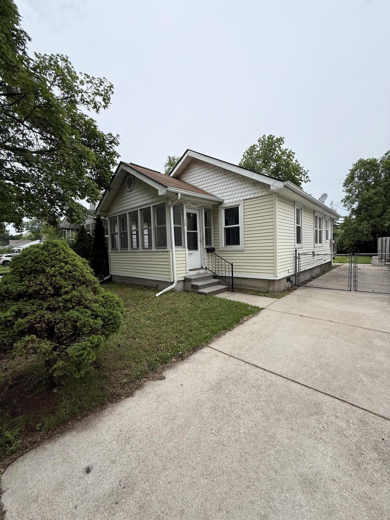 Property Photo: 68 W Maxlow Avenue MI 48030